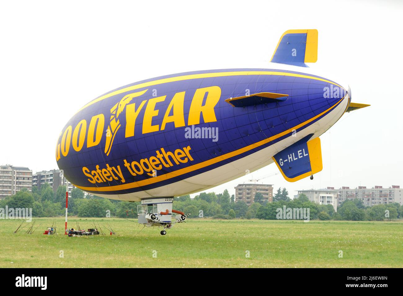 Good Year Blimp Safety Togeter - Bresso, Milano Italien 2011 Stockfoto