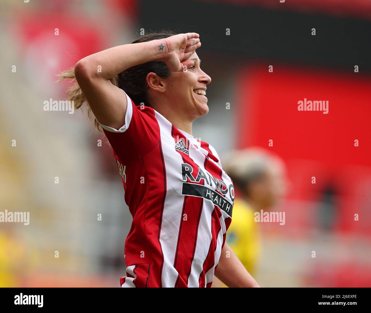 Rotherham, Großbritannien. 1.. Mai 2022. Courtney Sweetman-Kirk von Sheffield Utd feiert sein zweites Tor während des Spiels der FA Women's Championship im New York Stadium, Rotherham. Bildnachweis sollte lauten: Simon Bellis/Sportimage Kredit: Sportimage/Alamy Live News Stockfoto