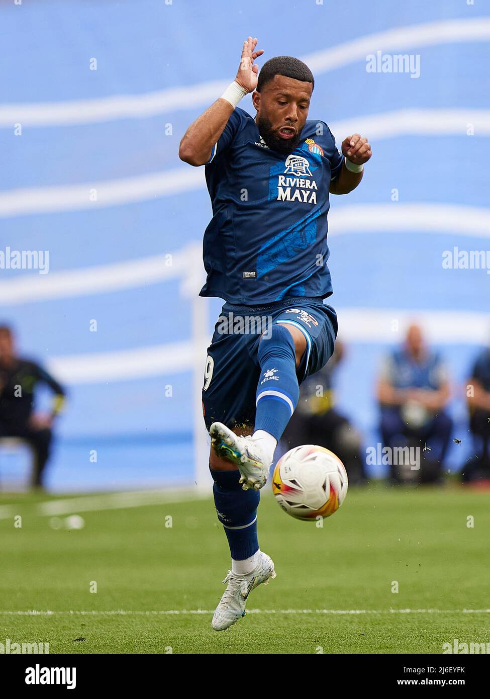 Tonny Vilhena von RCD Espanyol während des La Liga-Spiels zwischen Real Madrid und RCD Espanyol spielte am 30. April 2022 im Santiago Bernabeu Stadion in Madrid, Spanien. (Foto von Ruben Albarran / PRESSINPHOTO) Stockfoto