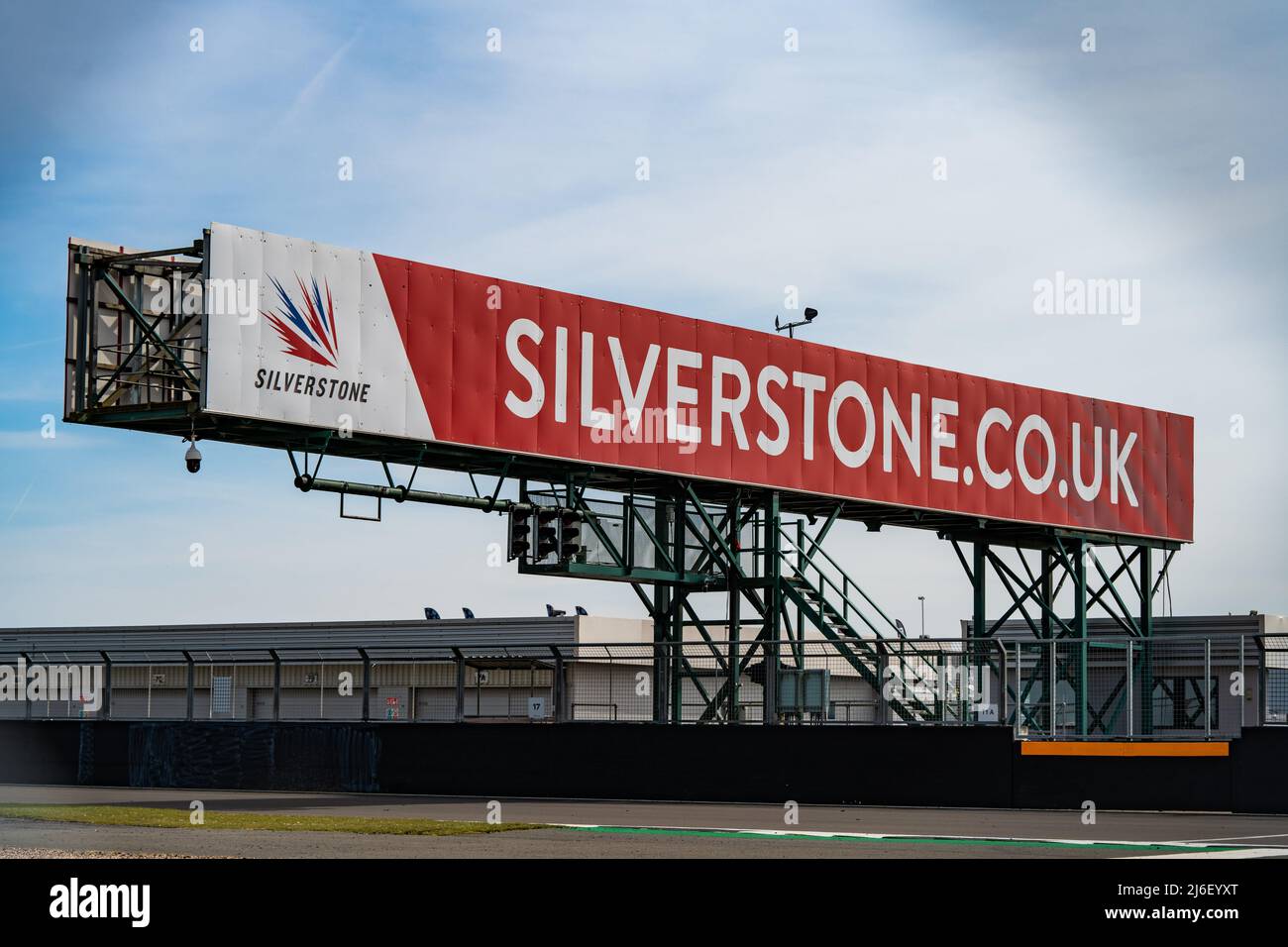 Silverstone, Vereinigtes Königreich - April 10 2022: Schild Silverstone Race Circuit Stockfoto