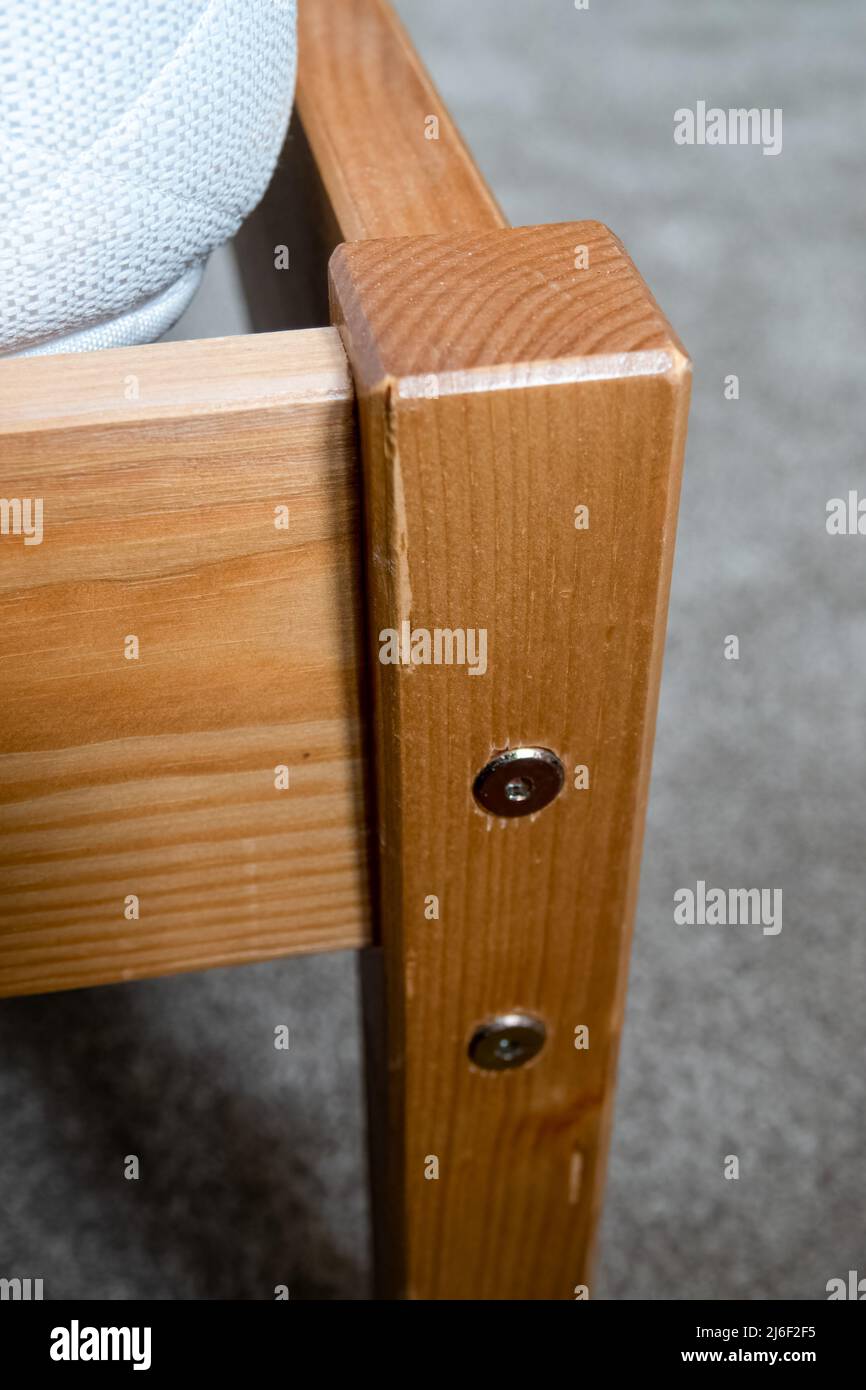 Holzrahmen für ein Doppelbett mit Lattenrost und Silentnight Classic Ortho-Matratze Stockfoto