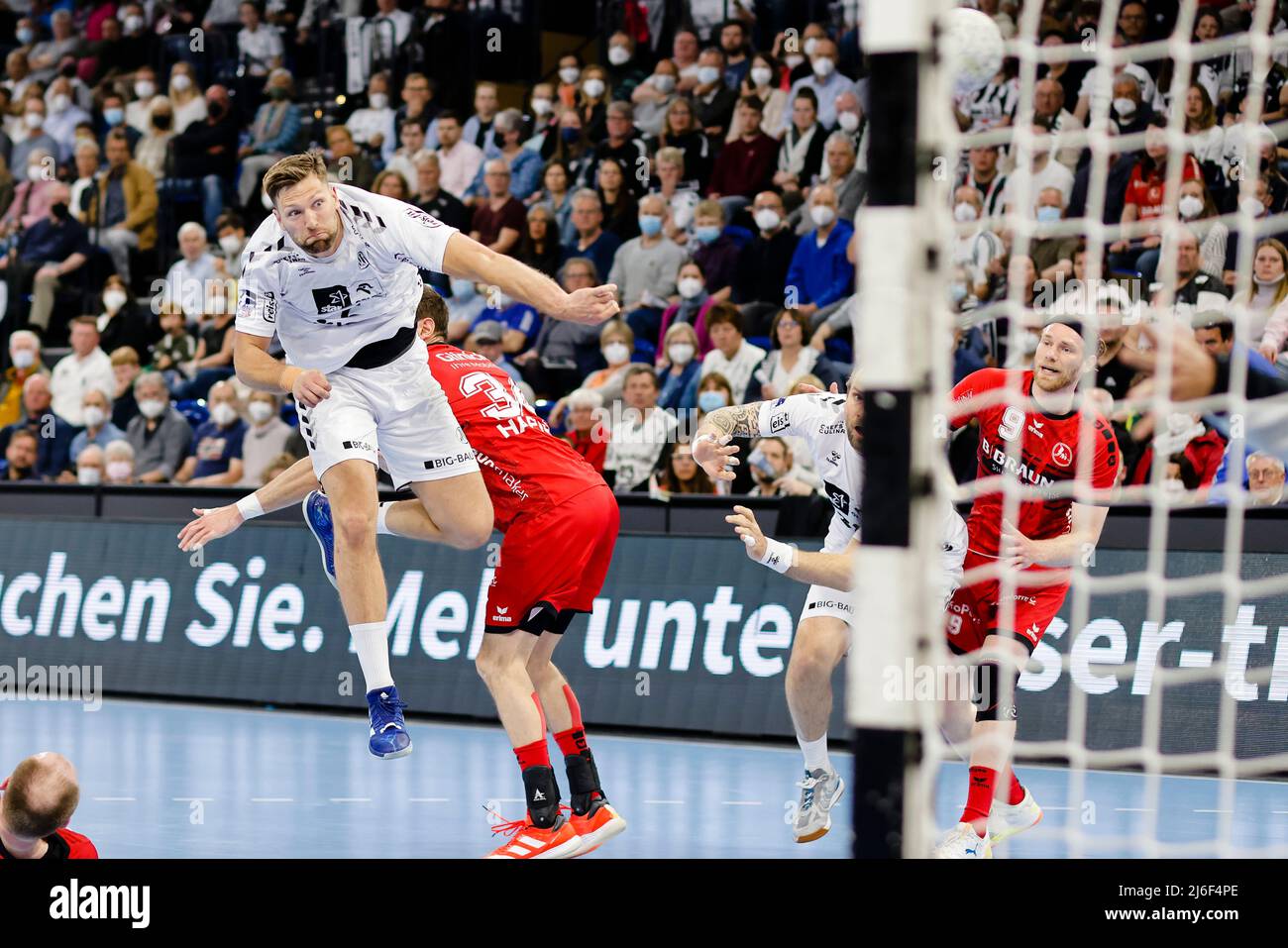 01. Mai 2022, Schleswig-Holstein, Kiel: Handball: Bundesliga, THW Kiel - MT Melsungen, Matchday 28, Wunderino Arena. Kielers Harald Reinkind wirft das Tor. Foto: Frank Molter/dpa Stockfoto