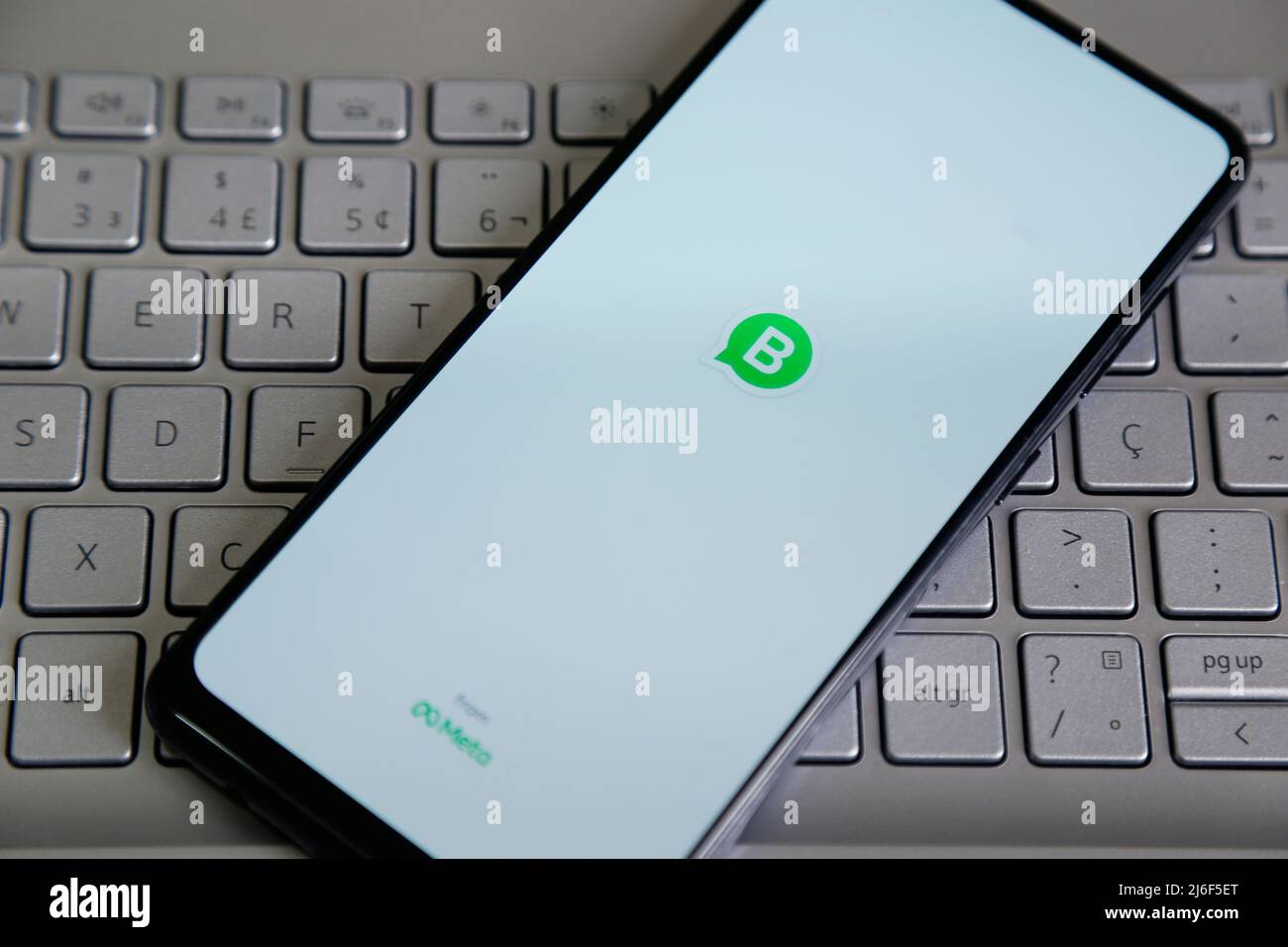 Minas Gerais, Brasilien - 7. Februar 2022: Bildschirm der Whatsapp Business Anwendung Stockfoto