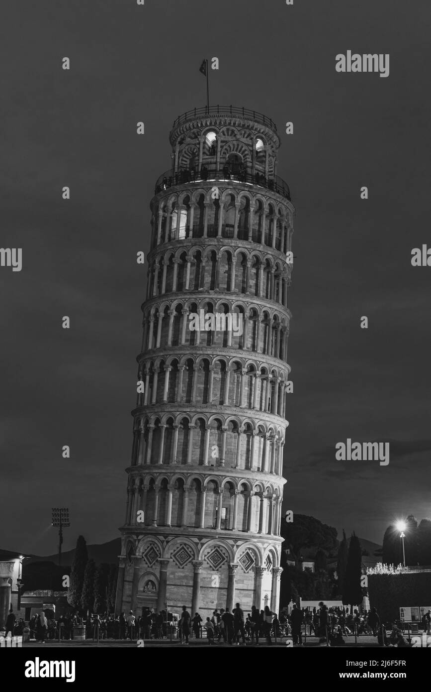 Der Turm von Pisa ist der Glockenturm der Kathedrale von S. M. Assunta, an der Piazza del Duomo, von dem es das berühmteste Denkmal wegen der Slop ist Stockfoto