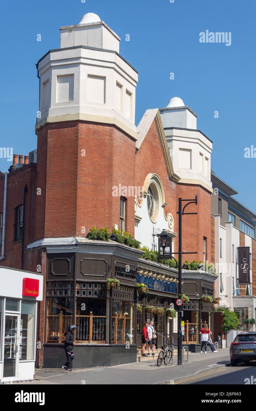 The Coronation Hall (JD Wetherspoon) Pub, St. Mark's Hall, Surbiton, Royal Borough of Kingston upon Thames, Greater London, England, Vereinigtes Königreich Stockfoto