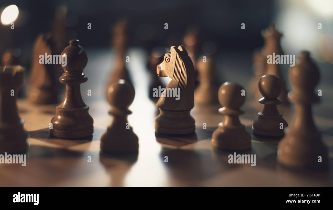 Luxuriöses Schachspiel-Set und Schachbrett, Brettspiele und Freizeitkonzept Stockfoto