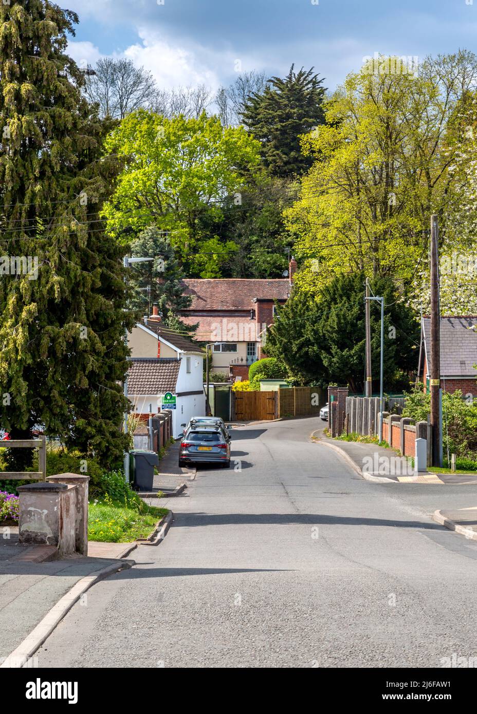 Church Road Blick auf die Straße in Catshill, Worcestershire, England. Stockfoto