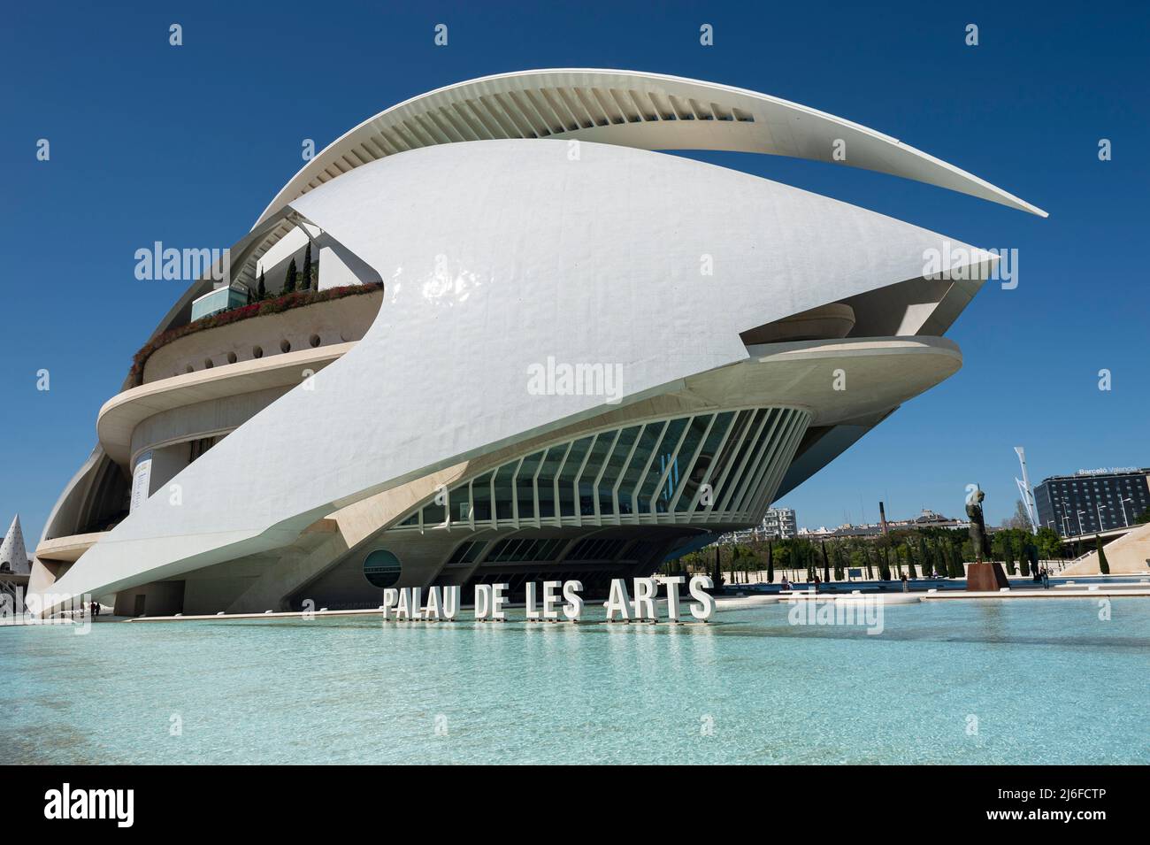 Futuristische Architektur: Opernhaus und Kulturzentrum in Valencia, Spanien. Palau de les Arts Reina Sofia Stockfoto