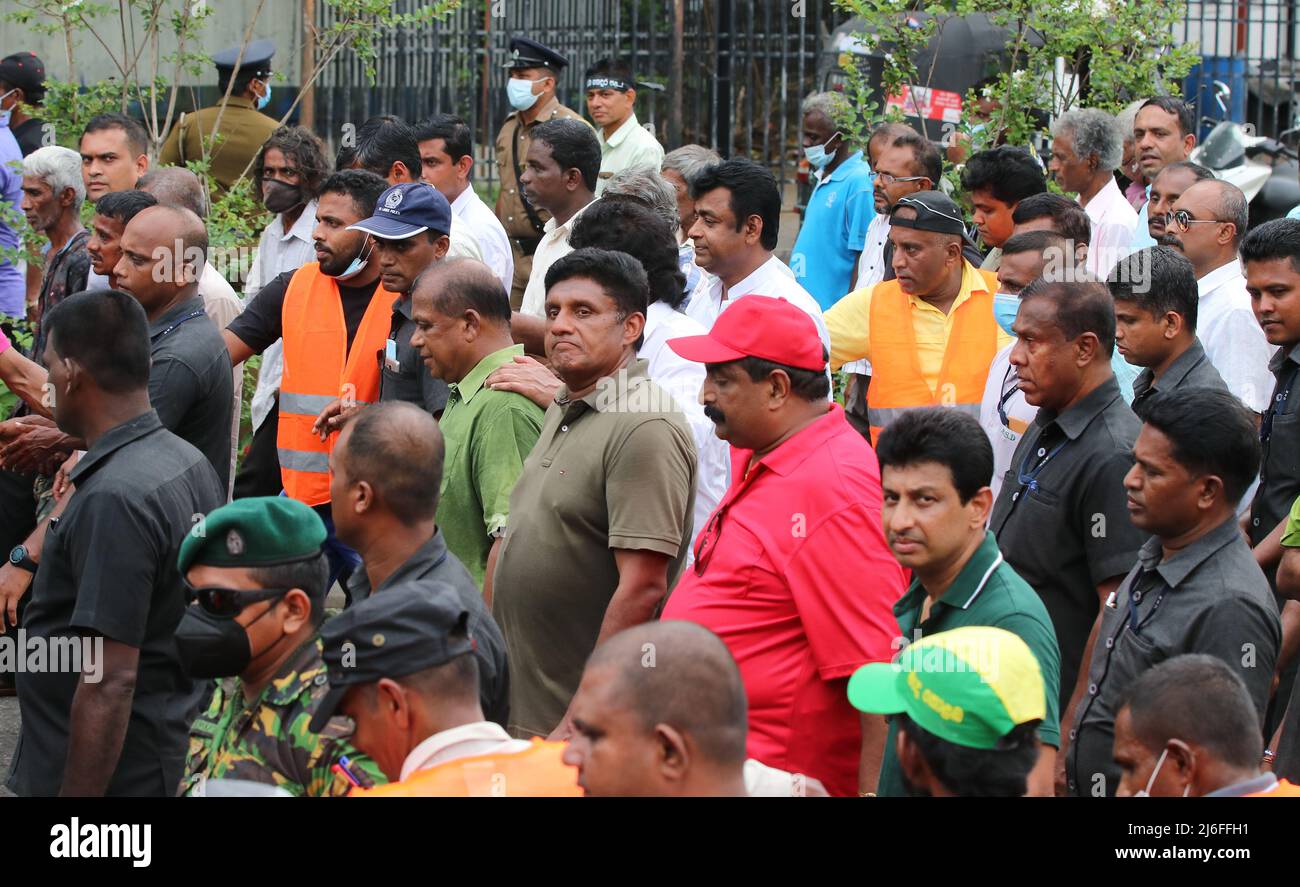 Colombo, Sri Lanka. 01.. Mai 2022. Die Hauptopposition Sri Lankas und der Führer von Samagi Jana Balaugaya, Sajith Premadasa, nehmen am 1. Mai 2022 an einer Kundgebung zum 1. Mai in Colombo Teil. (Foto: Saman Abesiriwardana/Pacific Press) Quelle: Pacific Press Media Production Corp./Alamy Live News Stockfoto