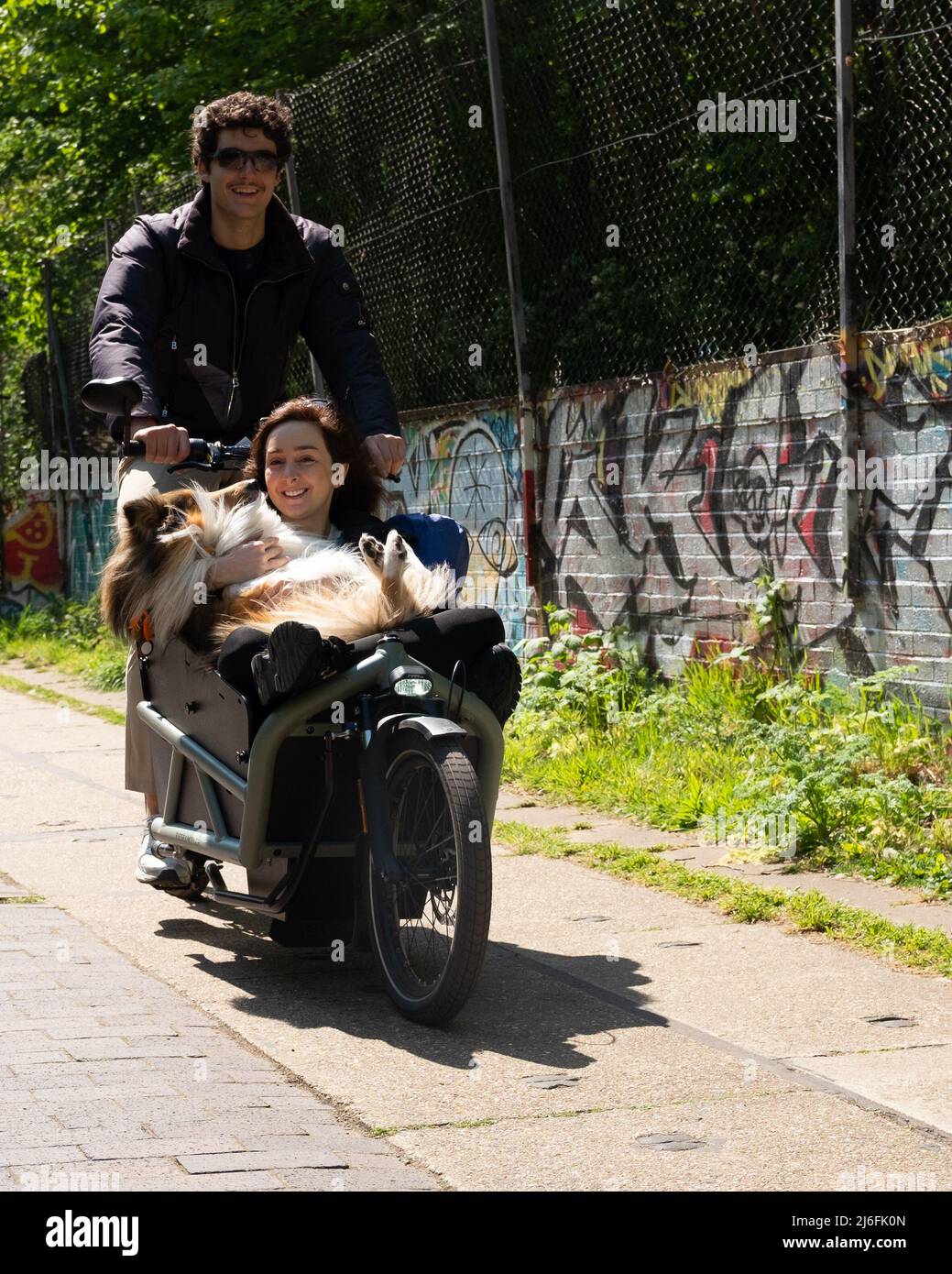 Lovers Day out mit Hund, Grand Union Canal Stockfoto