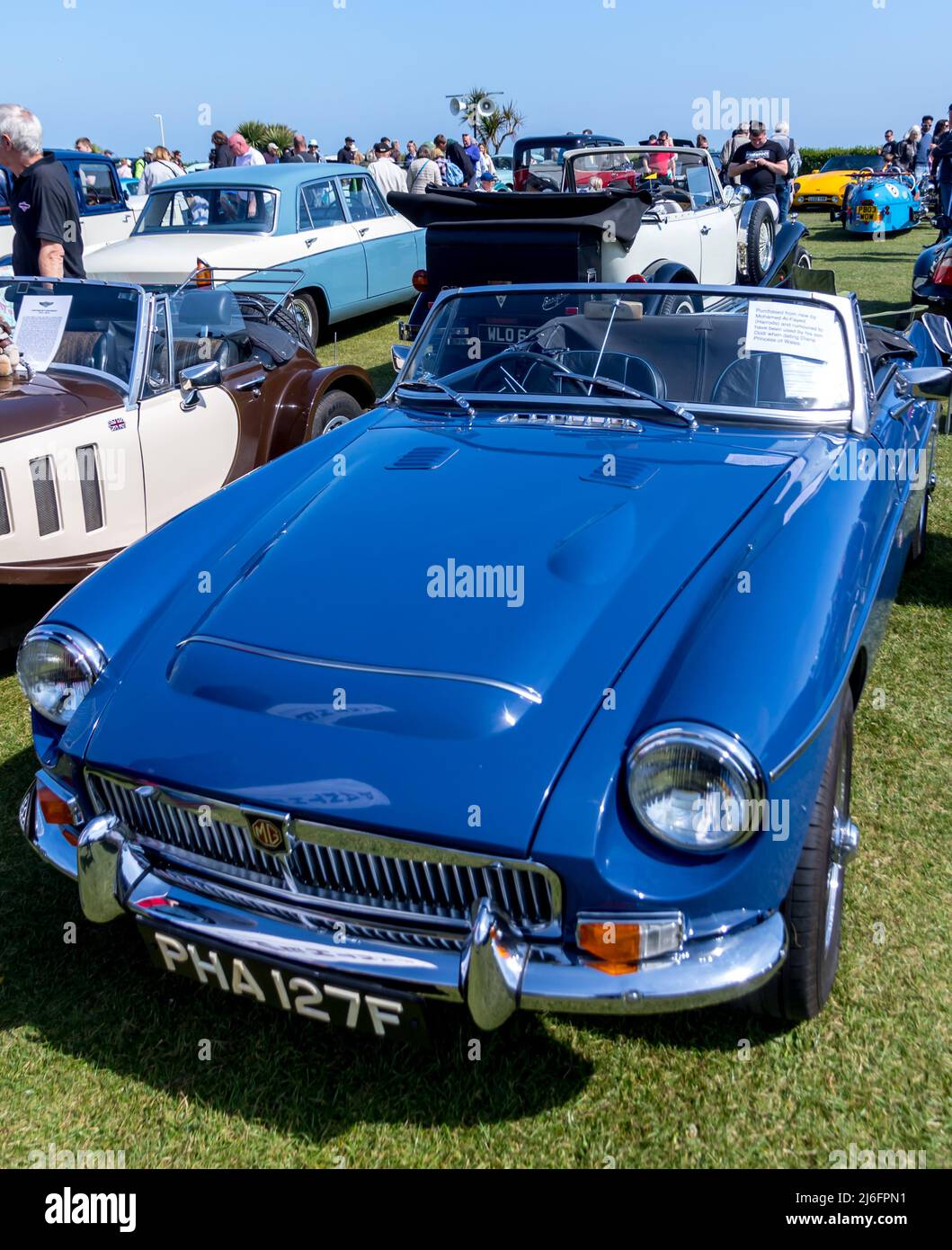 Oldtimer, die in Eastbourne während des Feiertagswochenendes im Mai 2022 ausgestellt wurden Stockfoto