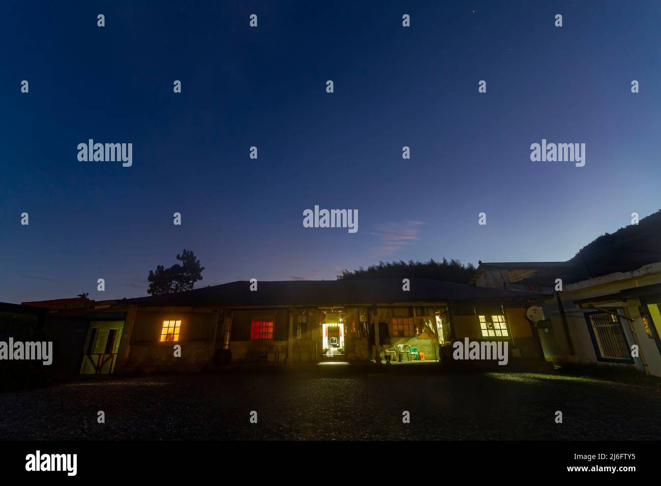 Nachtansicht der historischen Residenz der Familie Wang in Hualien, Taiwan Stockfoto