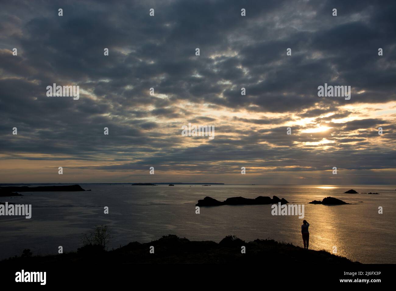 Eindringliche Abendstimmung bei der Ile Besnard im Norden der Bretagne Stockfoto