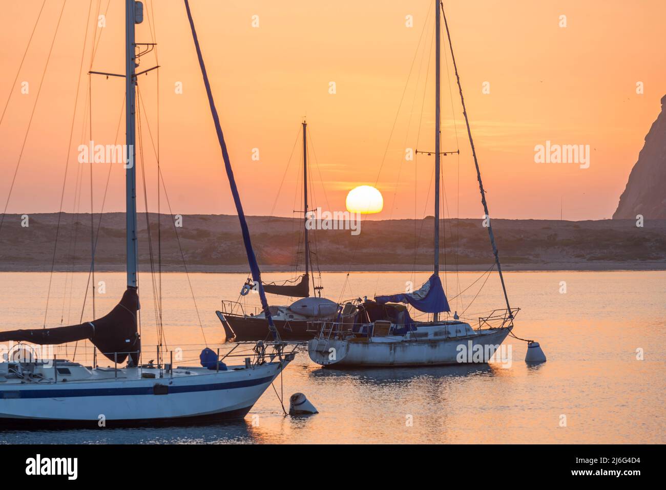 Ein Sonnenuntergang im April von Morro Bay, Kalifornien, USA. Stockfoto