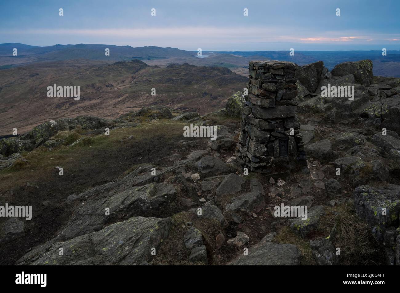 Ein Blick in der Abenddämmerung vom harter Fell-Gipfel im englischen Lake District Stockfoto
