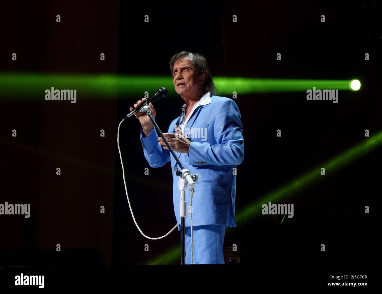 30. April 2022, Washington, District of Columbia, USA: Brasilianischer Singer-Songwriter, Roberto CARLOS, auch bekannt als König der Lateinmusik oder einfach der König, singt in der DAR Constitution Hall in Washington, DC im Rahmen seiner Tournee durch Nord- und Mittelamerika 2022. Er gilt als einer der einflussreichsten Künstler in Brasilien, und zitiert als Quelle der Inspiration von vielen Künstlern und Bands seit dem 1960â €™s. (Bild: © Bob Karp/ZUMA Press Wire) Stockfoto