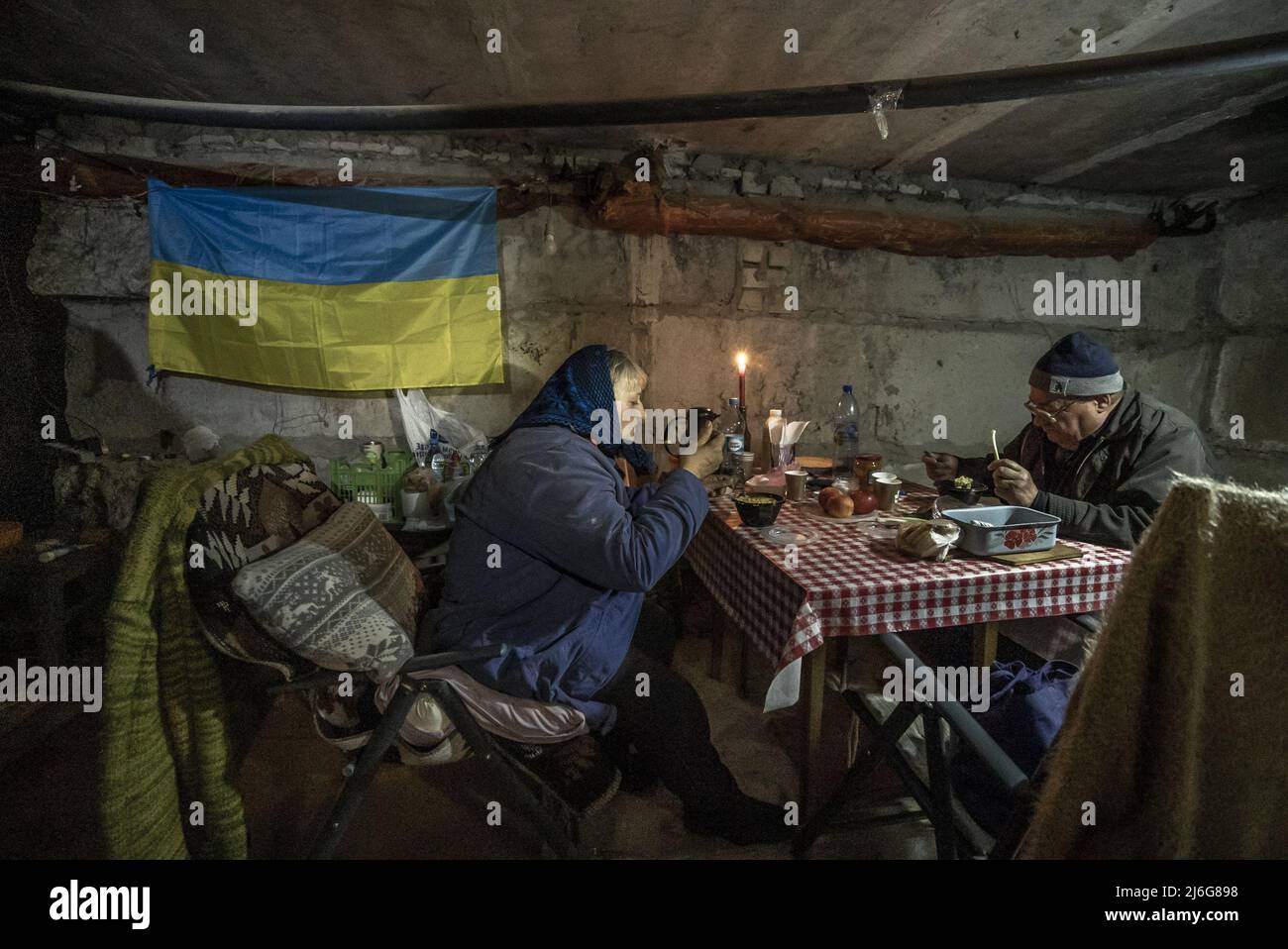 Ljubow Iwanowna Vlasenko, 70, links, und ihr Mann Gennadi Iwanowitsch