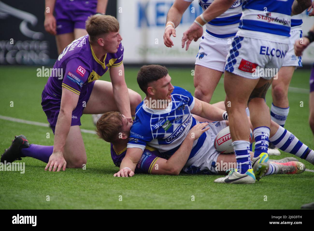 Newcastle, England, 30. April 2022. Zack McComb erzielte einen Versuch für Halifax Panthers gegen Newcastle Thunder in einem Rugby-League-Spiel der Betfred Championship in Kingston Park. Stockfoto