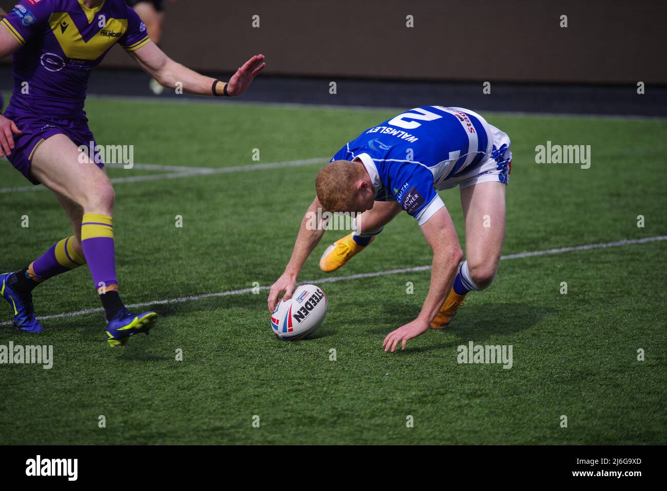 Newcastle, England, 30. April 2022. Lachlan Walmsley erzielte einen Versuch für Halifax Panthers gegen Newcastle Thunder in einem Spiel der Rugby League der Betfred Championship in Kingston Park. Stockfoto