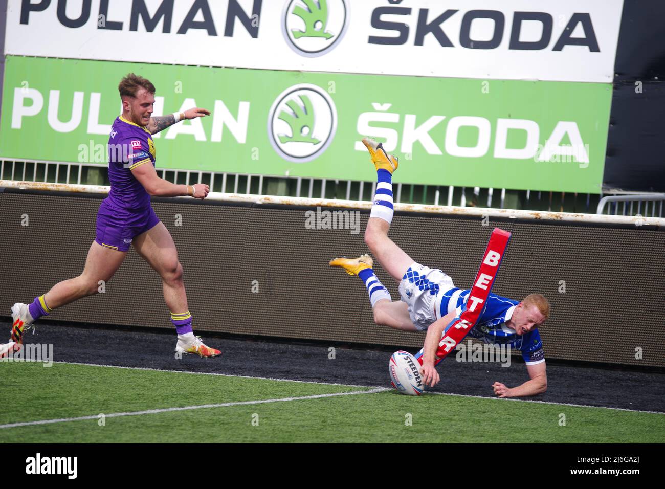 Newcastle, England, 30. April 2022. Lachlan Walmsley erzielte einen Versuch für Halifax Panthers gegen Newcastle Thunder in einem Spiel der Rugby League der Betfred Championship in Kingston Park. Stockfoto