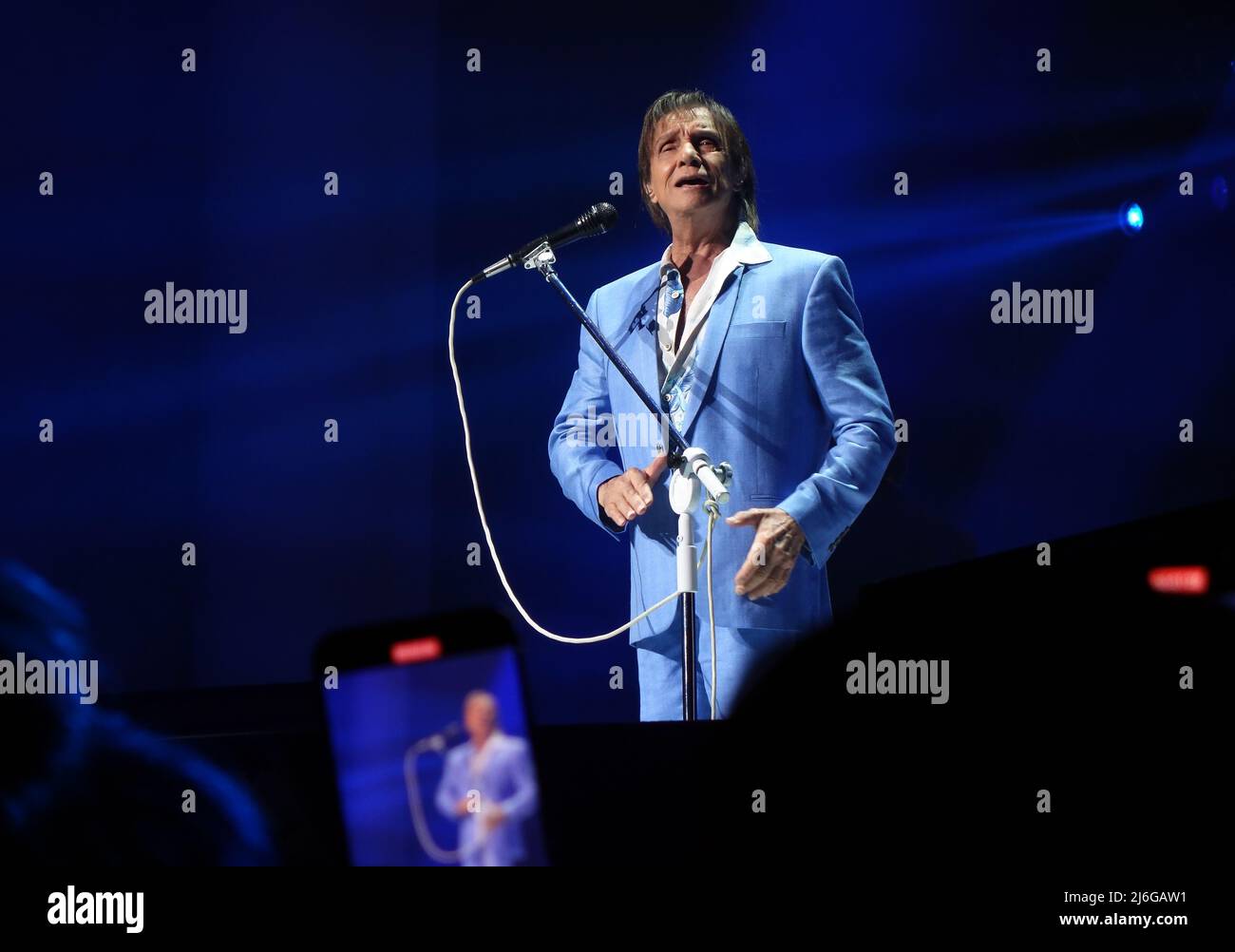30. April 2022, Washington, District of Columbia, USA: Brasilianischer Singer-Songwriter, Roberto CARLOS, auch bekannt als König der Lateinmusik oder einfach der König, singt in der DAR Constitution Hall in Washington, DC im Rahmen seiner Tournee durch Nord- und Mittelamerika 2022. Er gilt als einer der einflussreichsten Künstler in Brasilien, und zitiert als Quelle der Inspiration von vielen Künstlern und Bands seit dem 1960â €™s. (Bild: © Bob Karp/ZUMA Press Wire) Stockfoto