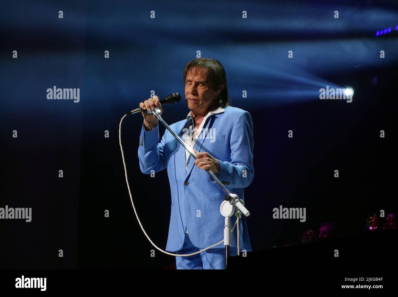 30. April 2022, Washington, District of Columbia, USA: Brasilianischer Singer-Songwriter, Roberto CARLOS, auch bekannt als König der Lateinmusik oder einfach der König, singt in der DAR Constitution Hall in Washington, DC im Rahmen seiner Tournee durch Nord- und Mittelamerika 2022. Er gilt als einer der einflussreichsten Künstler in Brasilien, und zitiert als Quelle der Inspiration von vielen Künstlern und Bands seit dem 1960â €™s. (Bild: © Bob Karp/ZUMA Press Wire) Stockfoto