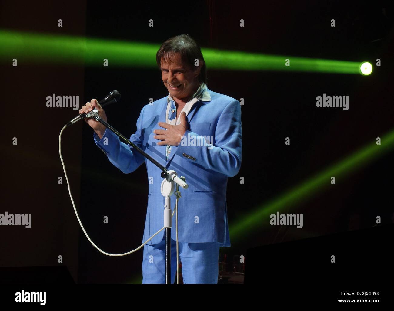 30. April 2022, Washington, District of Columbia, USA: Brasilianischer Singer-Songwriter, Roberto CARLOS, auch bekannt als König der Lateinmusik oder einfach der König, singt in der DAR Constitution Hall in Washington, DC im Rahmen seiner Tournee durch Nord- und Mittelamerika 2022. Er gilt als einer der einflussreichsten Künstler in Brasilien, und zitiert als Quelle der Inspiration von vielen Künstlern und Bands seit dem 1960â €™s. (Bild: © Bob Karp/ZUMA Press Wire) Stockfoto