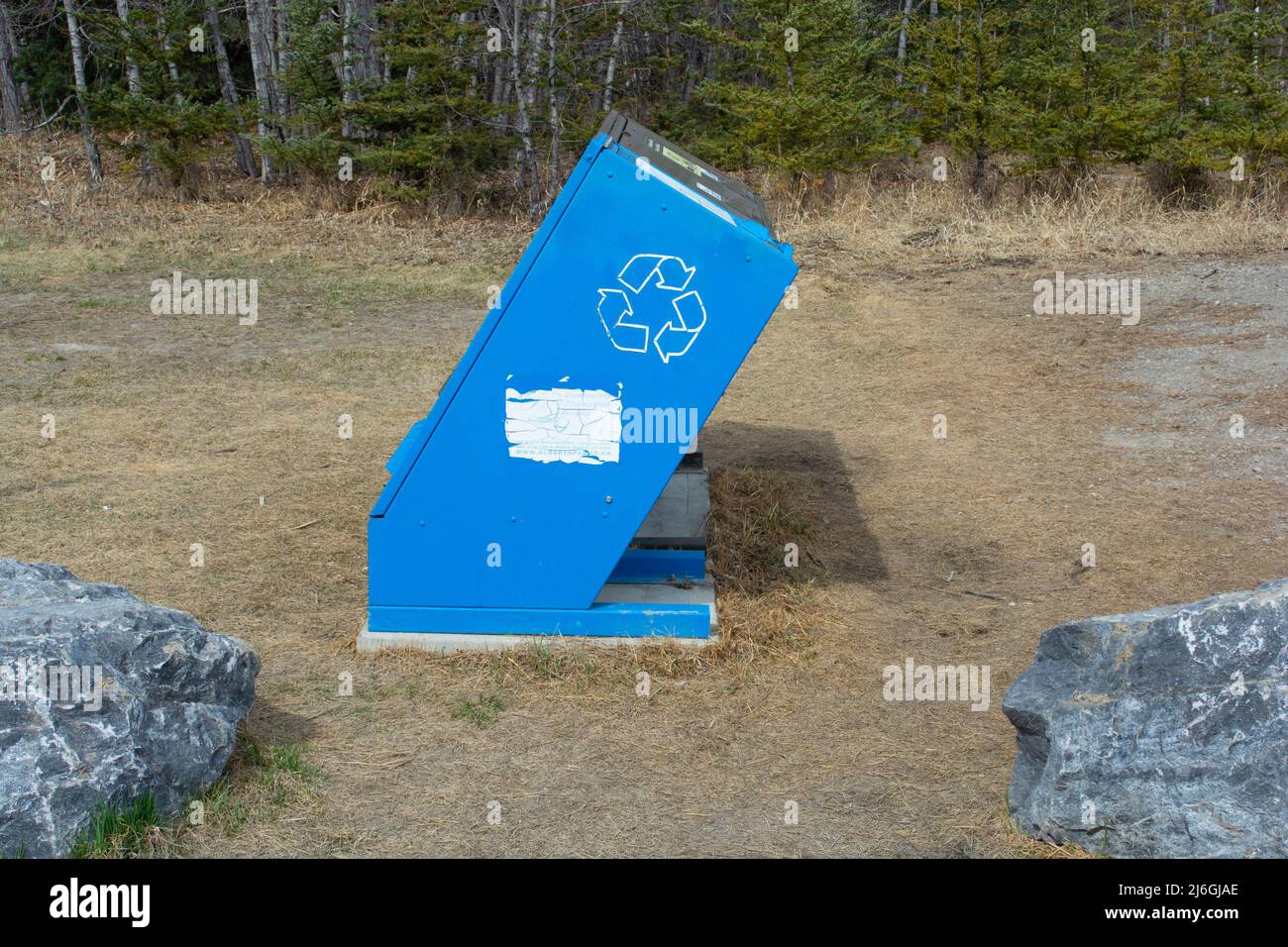 Bär und Wildlife Proof Müll- und Recycling-Entsorgungsbox in Parks Area Stockfoto