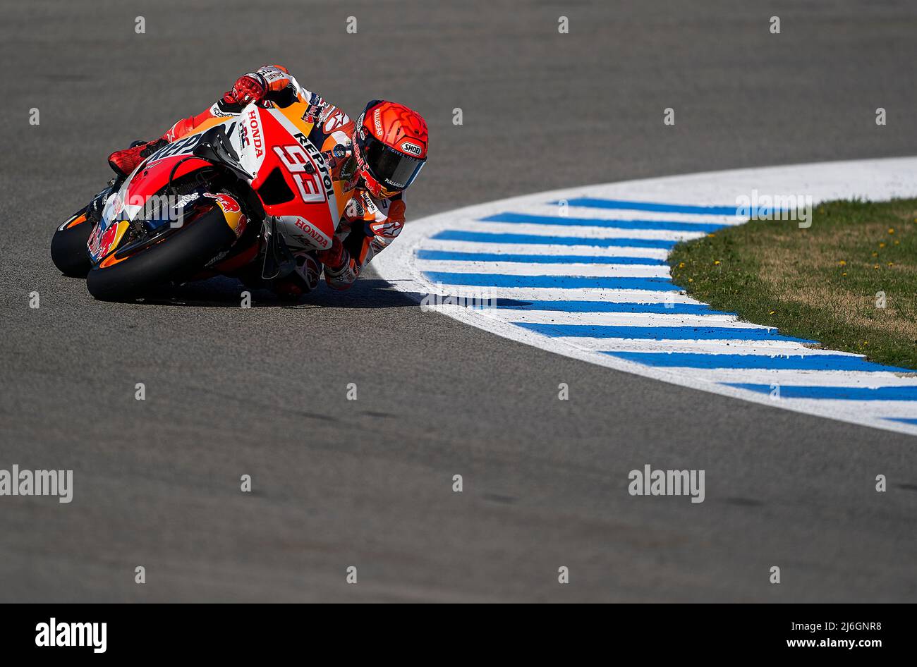 (220502) -- JEREZ, 2. Mai 2022 (Xinhua) -- Marc Marquez vom Repsol Honda Team tritt am 1. Mai 2022 beim MotoGP Grand Prix von Spanien auf dem Jerez-Angel Nieto Circuit in Jerez de la Frontera, Spanien, an. (Str/Xinhua) Stockfoto