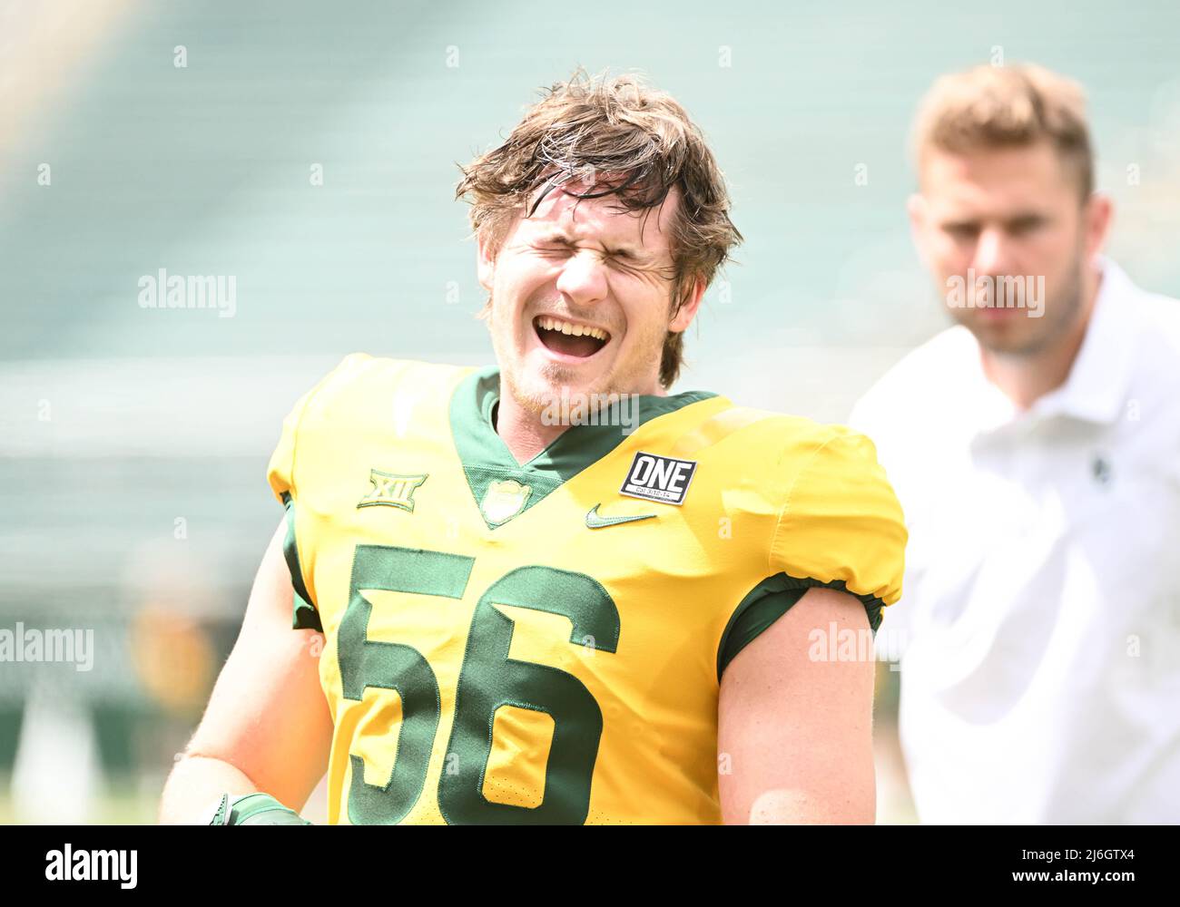 April 23 2022: Baylor trägt den Linienbucher Braden Strauss (56) vor dem NCAA Spring Scrimmage Football-Spiel im McLane Stadium in Waco, Texas. Matthew Lynch/CSM Stockfoto