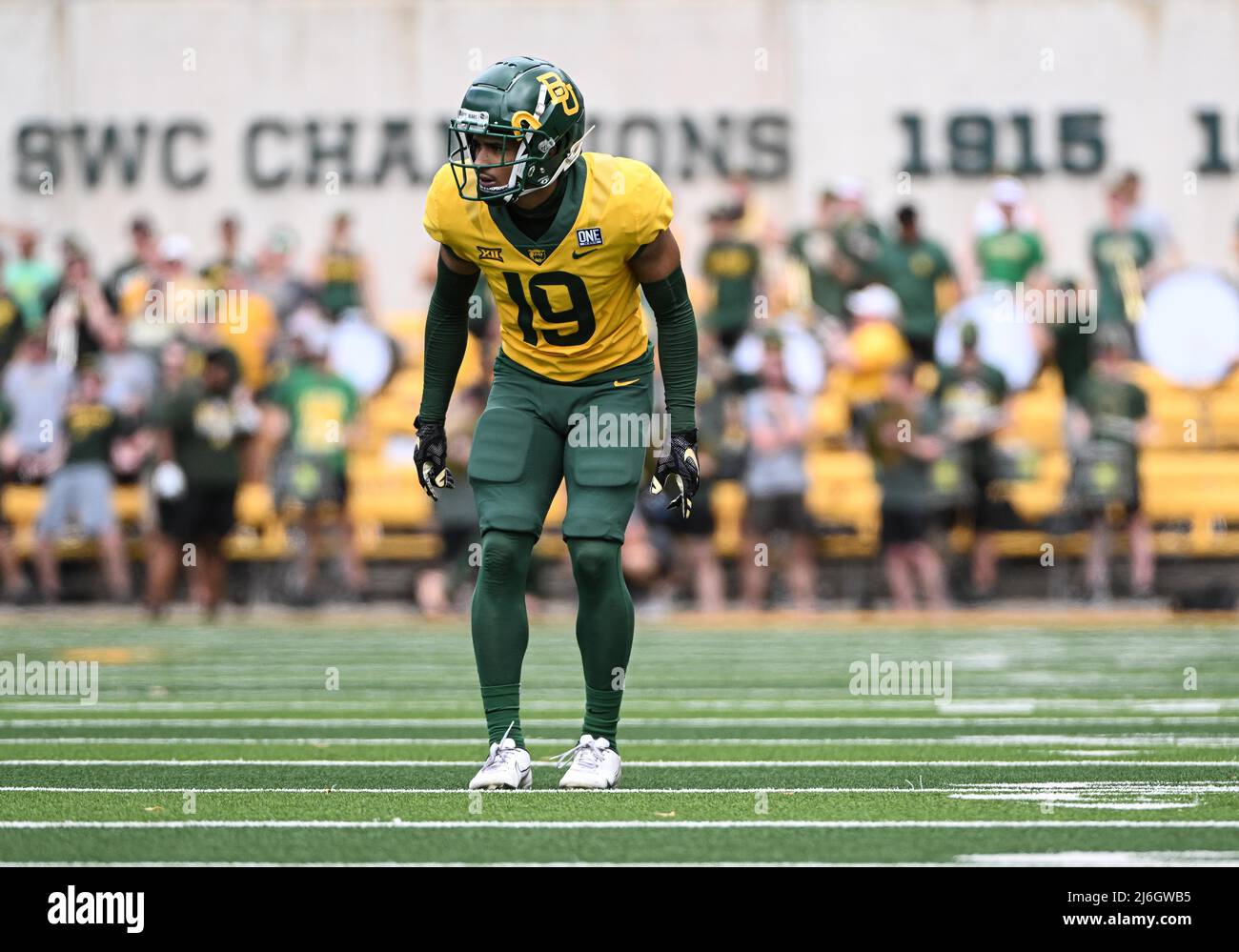 April 23 2022: Baylor trägt den Eckpfeiler AJ McCarty (19) während des NCAA Spring Scrimmage Football-Spiels im McLane Stadium in Waco, Texas. Matthew Lynch/CSM Stockfoto