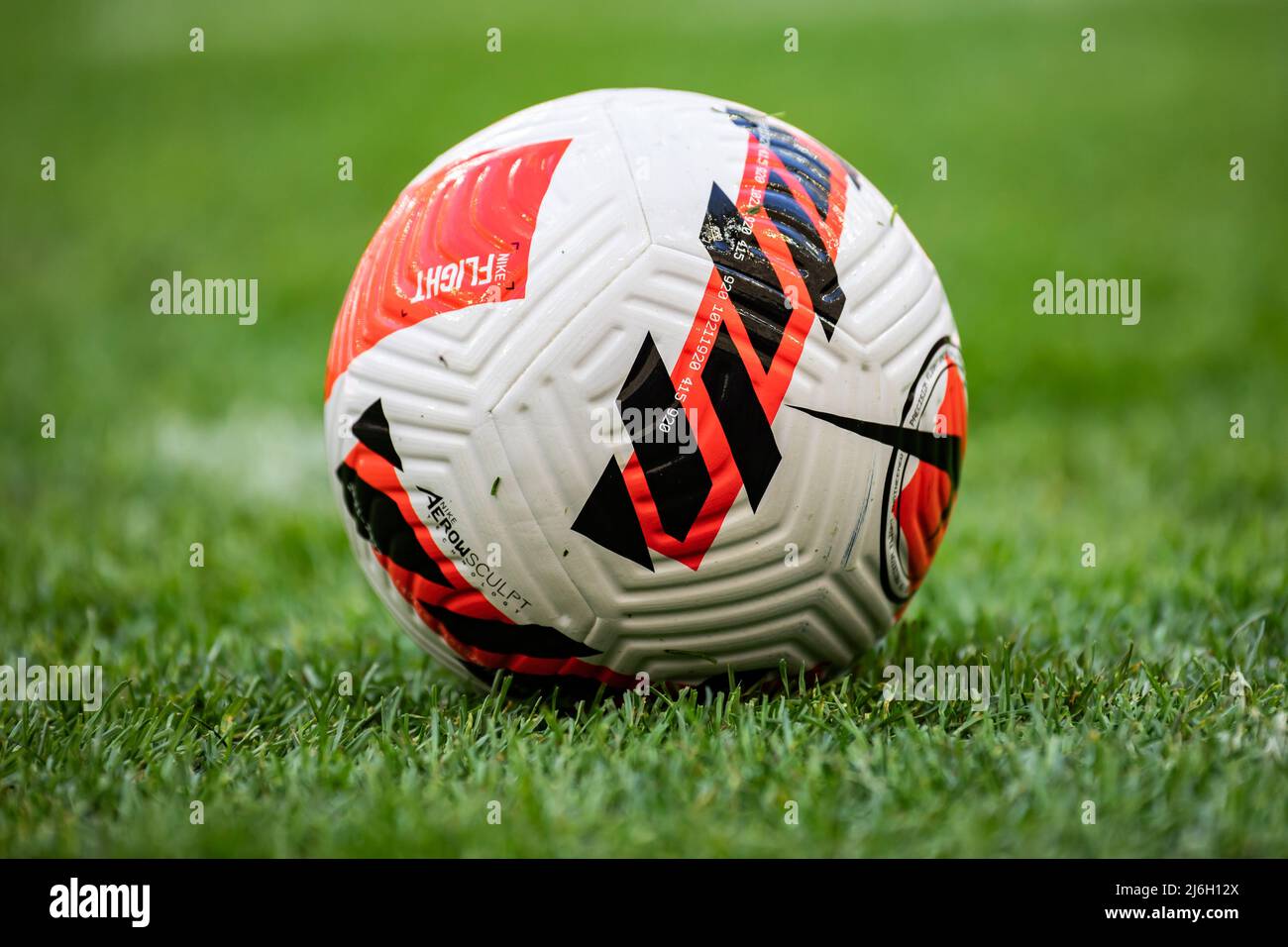 Ein Blick auf den Ball während der offiziellen Trainingseinheit von Rakow Czestochowa vor dem Fortuna Polish Cup Finalspiel zwischen Lech Posen und Rakow Czestochowa im PGE National Stadium. (Foto von Mikolaj Barbanell / SOPA Images/Sipa USA) Stockfoto