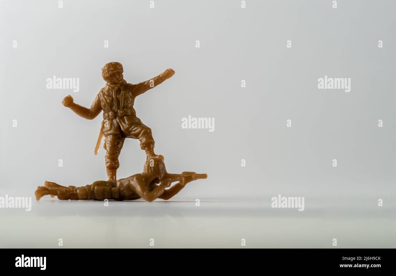 Braun Krieg Spiele militärische Figuren Spielzeug Soldaten Scharfschütze und Offizier Stockfoto