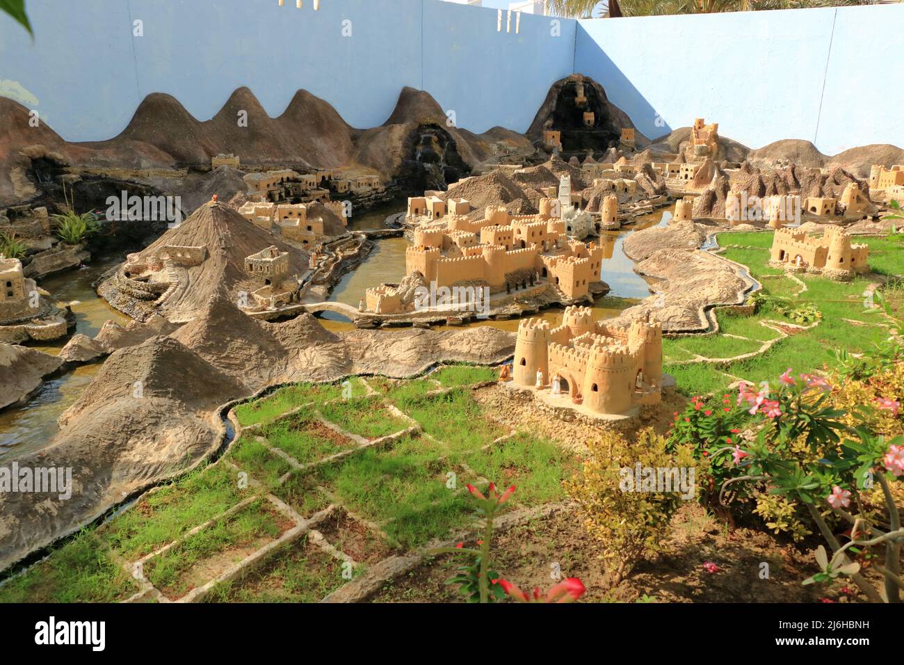 März 15 2022 - Maskat, Oman, Naher Osten: Miniatur-Szene des omanischen Dorfes im Bait al Zubair Museum Stockfoto