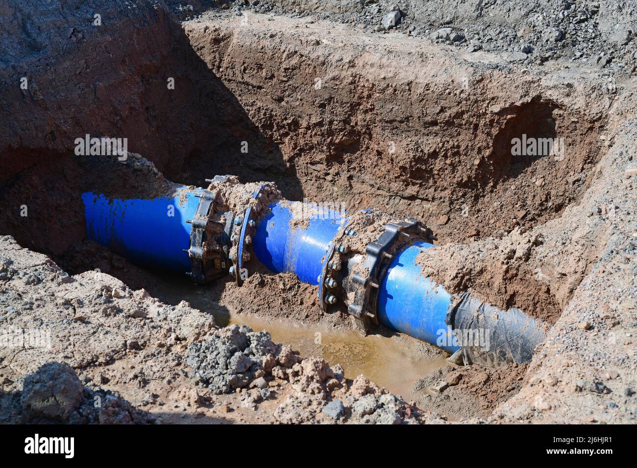 Riesiger Abfluss auf der Baustelle der neuen Ost-leeds-Orbitalstraße großbritannien Stockfoto