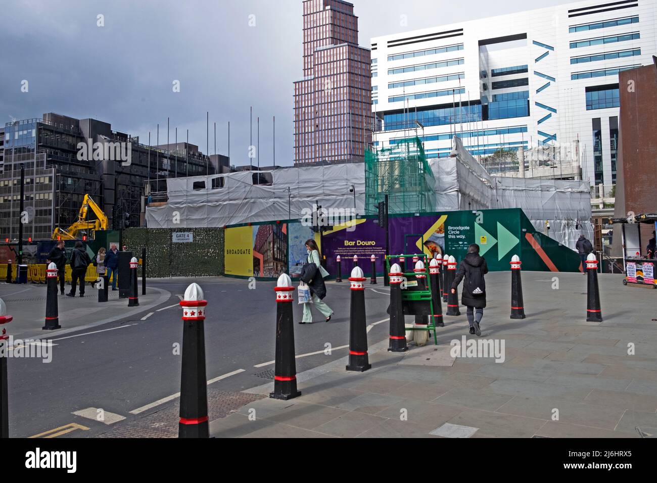 Neues Broadgate-Gebäude aus dem Jahr 1, das derzeit von der Eldon Street und dem Broadgate St Place aus gebaut wird, mit Blick über die Baustelle auf den Broadgate Circle London 5, Großbritannien, KATHY DEWITT Stockfoto