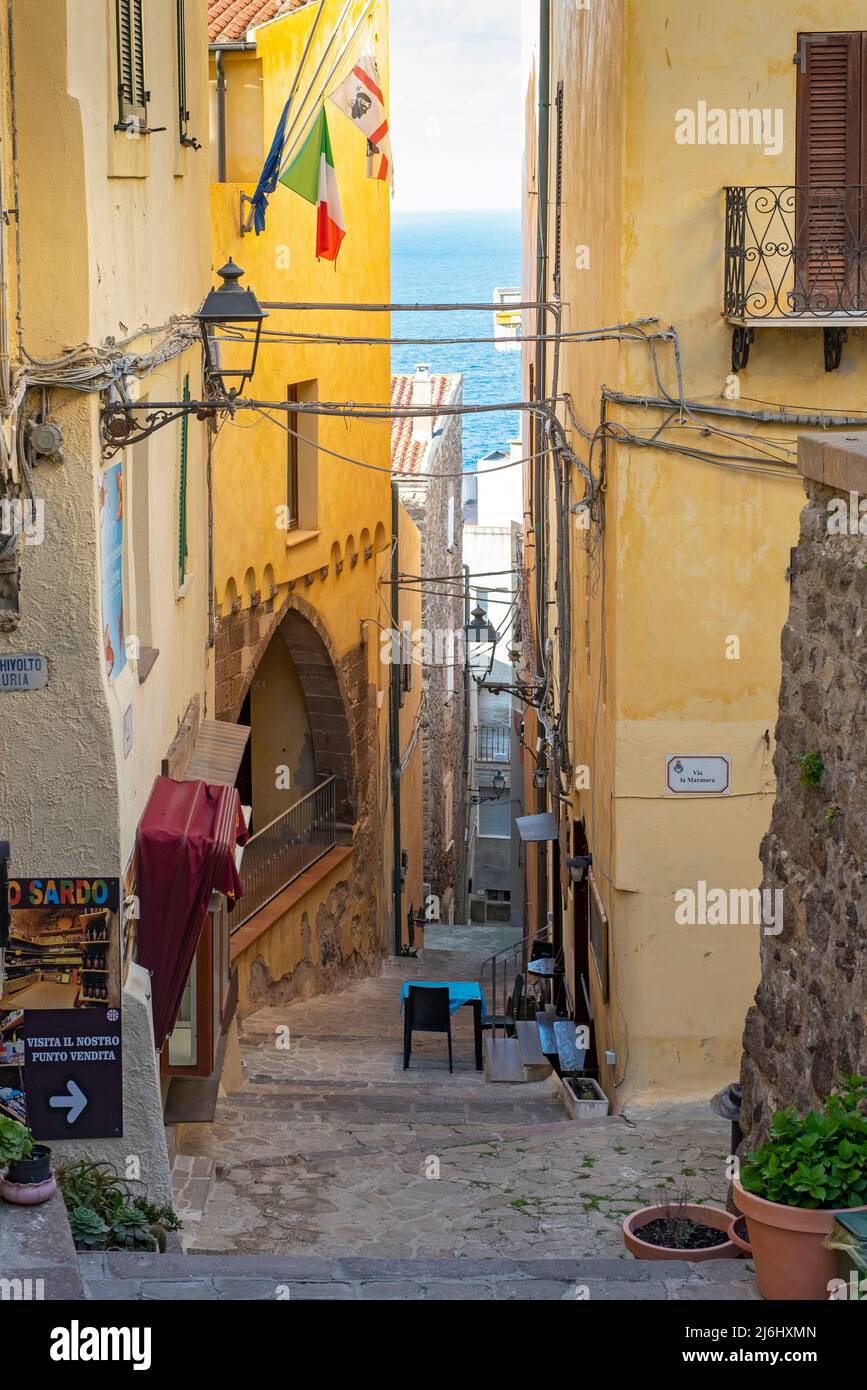 Schmale Straße in Castelsardo, Sardinien, Italien Stockfoto