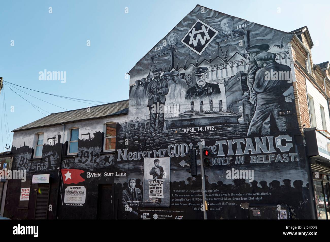 Titanic Mural auf der Dee Street an der unteren newtownards Road in der Nähe der harland- und wolff-Werft East Belfast, Nordirland, 20.. April 2022. Stockfoto