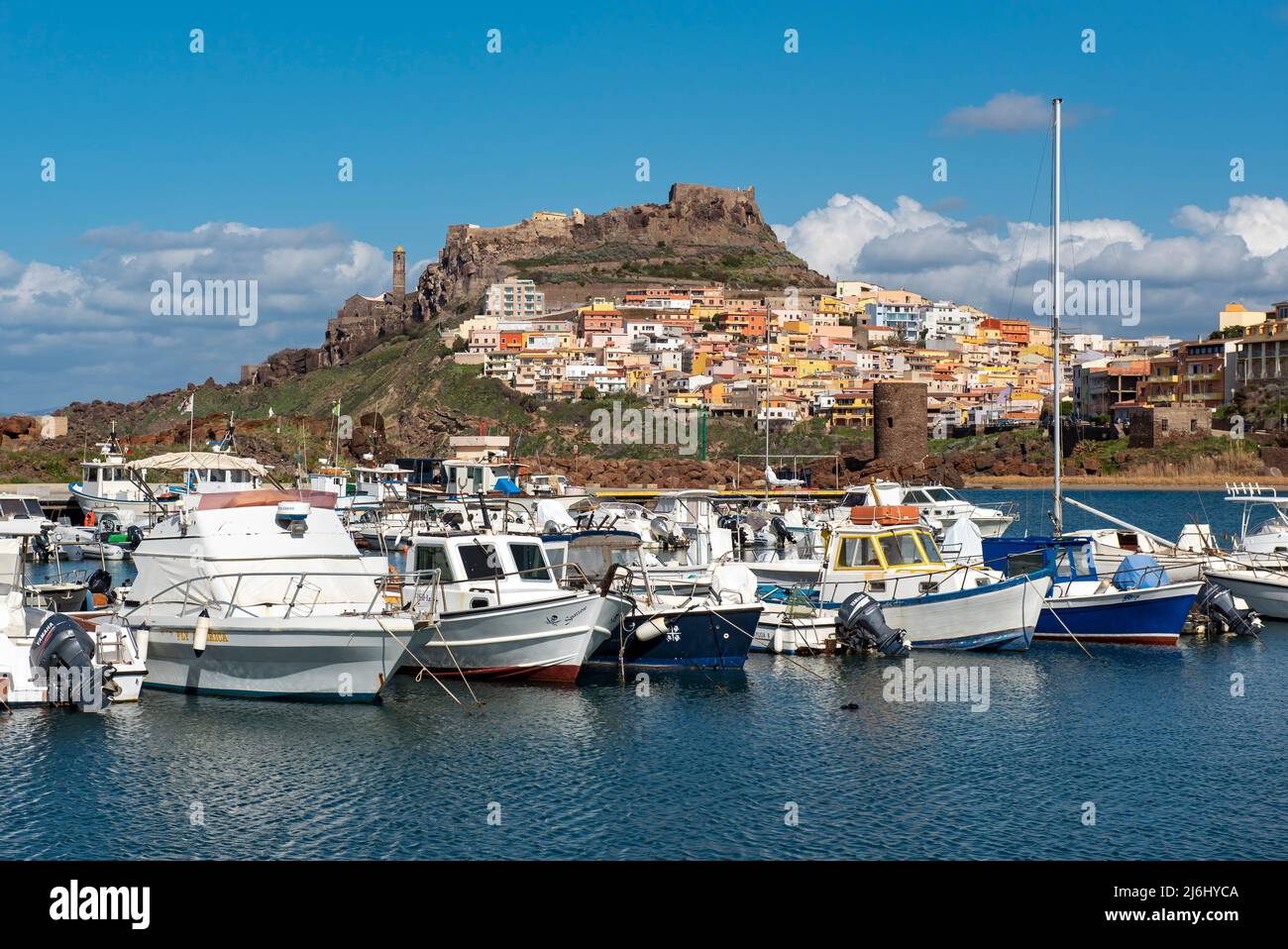 Boote in Castelsardo Hafen, Sardinien, Italien Stockfoto