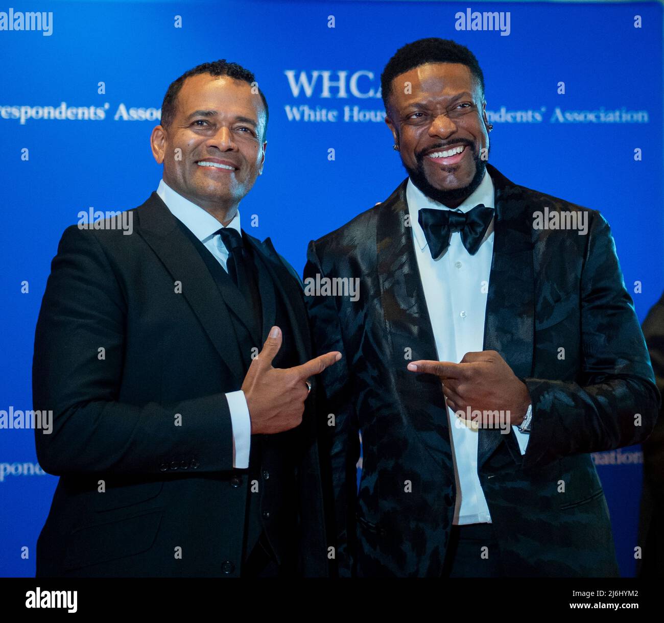 Mario Van Peebles, links, und Chris Tucker, kommen am Samstag, den 30. April 2022, zum Jahresessen der White House Correspondents Association 2022 im Washington Hilton Hotel an. Dies ist das erste Mal seit 2019, dass die WHCA aufgrund der COVID-19-Pandemie ihr jährliches Abendessen veranstaltet. Kredit: Rod Lamkey / CNP Stockfoto