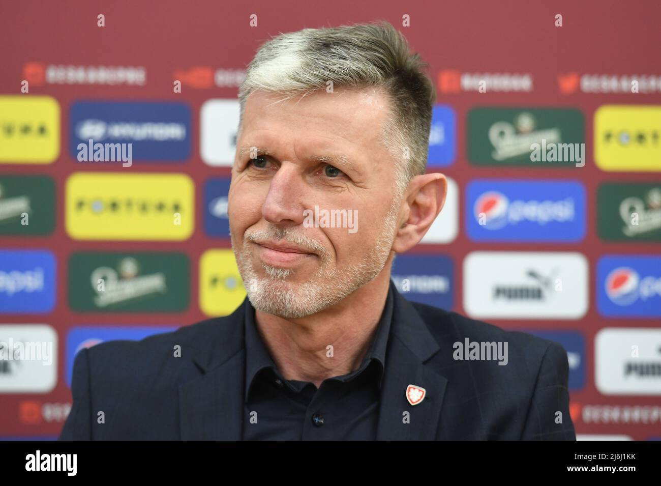 Der Cheftrainer der tschechischen Fußballnationalmannschaft Jaroslav Silhavy nimmt an der Pressekonferenz des Fußballverbands der Tschechischen Republik am 2. Mai 2022 in Prag, Tschechische Republik, Teil. Silhavy bleibt Trainer, hat seinen Vertrag mit dem Verein bis nach dem nächsten Zyklus der Euro-Qualifikation verlängert. (CTK Photo/Katerina Sulova) Stockfoto