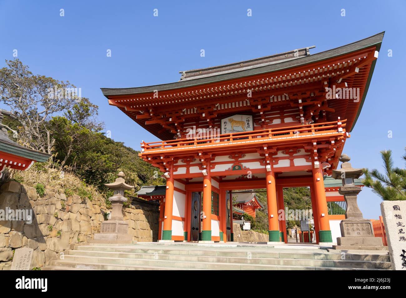 Udo-Schrein 鵜戸神宮 (Udo-jingu), Nichinan, Miyazaki, Japan. Ein Shinto-Schrein am Kliff, ein national entsginierter Ort landschaftlich schöner Natur. Stockfoto