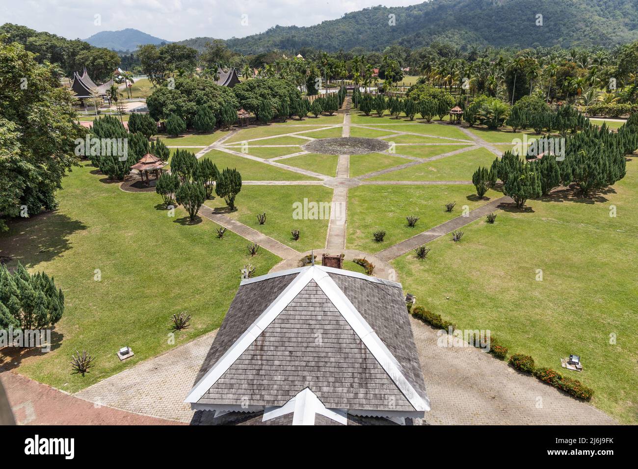 Seri Menanti, Malaysia, 2. Mai 2022: Das Gelände von Istana Seri Menanti, der alte Palast der Yam Tuan von Negeri Sembilan im Jahr 1900s. Das ist es Stockfoto