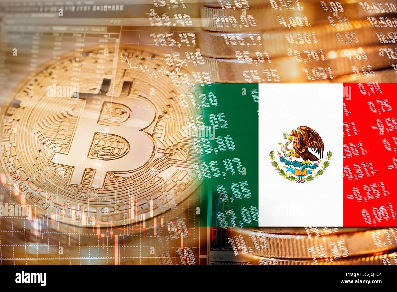 Bitcoin mit Finanzmarktsymbolen und Flagge Mexikos Stockfoto