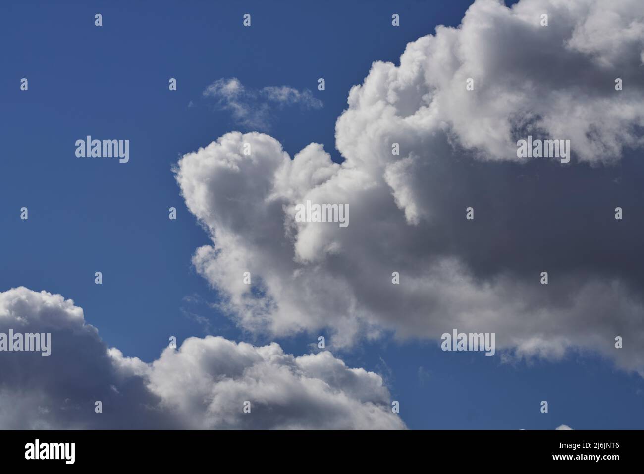 Fotografiert Nahaufnahme von weißen Wolken in den blauen Himmel sind Stockfoto