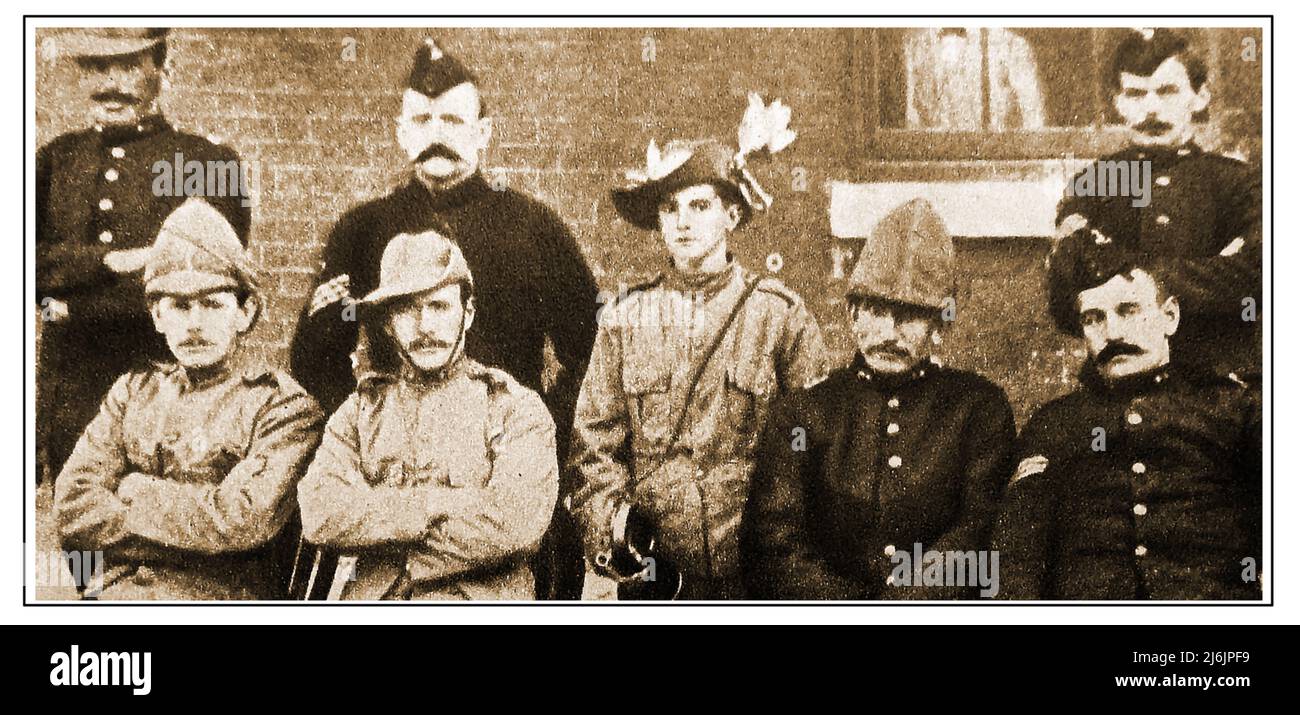 Burenkrieg - Ein Foto des 'Helden von Colenso' aus dem Jahr 1900. Bugler Dunn (John Francis Dunne) 1898-1950, hier mit nicht beauftragten Offizieren der Royal Dublin Fusiliers gesehen, dem Regiment, dem er als Knabenbugler im Alter von 14 Jahren beigetreten war. Er wurde in Colenso, Südafrika, verwundet (15.. Dezember 1899) und verlor seinen Bügel, beeindruckte aber die britische Öffentlichkeit so sehr, dass er zum Helden erklärt wurde.Königin Victoria überreichte ihm persönlich einen silberfarbenen Ersatzbügel im Osborne House. Stockfoto