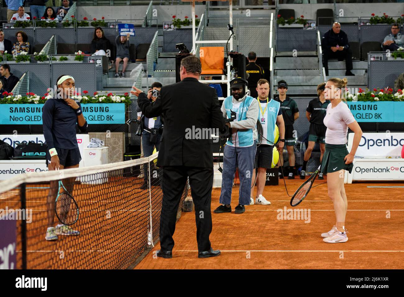 Madrid, Spanien. 02. Mai 2022. Tennis: Mutua Madrid offenes Tennisturnier - Madrid, Einzelperson, Damen: Simona Halep (Rumänien) V Coco Gauff (Vereinigte Staaten). Kredit: EnriquePSans/Alamy Live Nachrichten Stockfoto