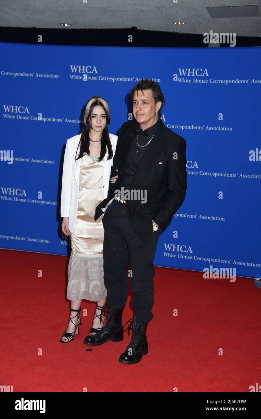 Gast, Julian Casablancas bei der Ankunft für das White House Correspondenten Dinner 2022, Washington Hilton Hotel, Washington, DC 30. April 2022. Foto: Quoin Pics/Everett Collection Stockfoto