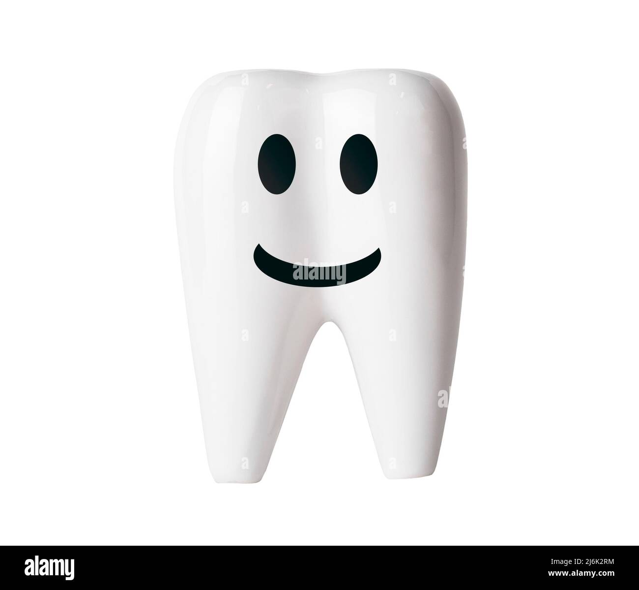 Weißer, gesunder lächelnder Zahn auf weißem Hintergrund isoliert. Konzept der Mundpflege, Zahngesundheit und Stomatologie. Hochwertige Fotos Stockfoto