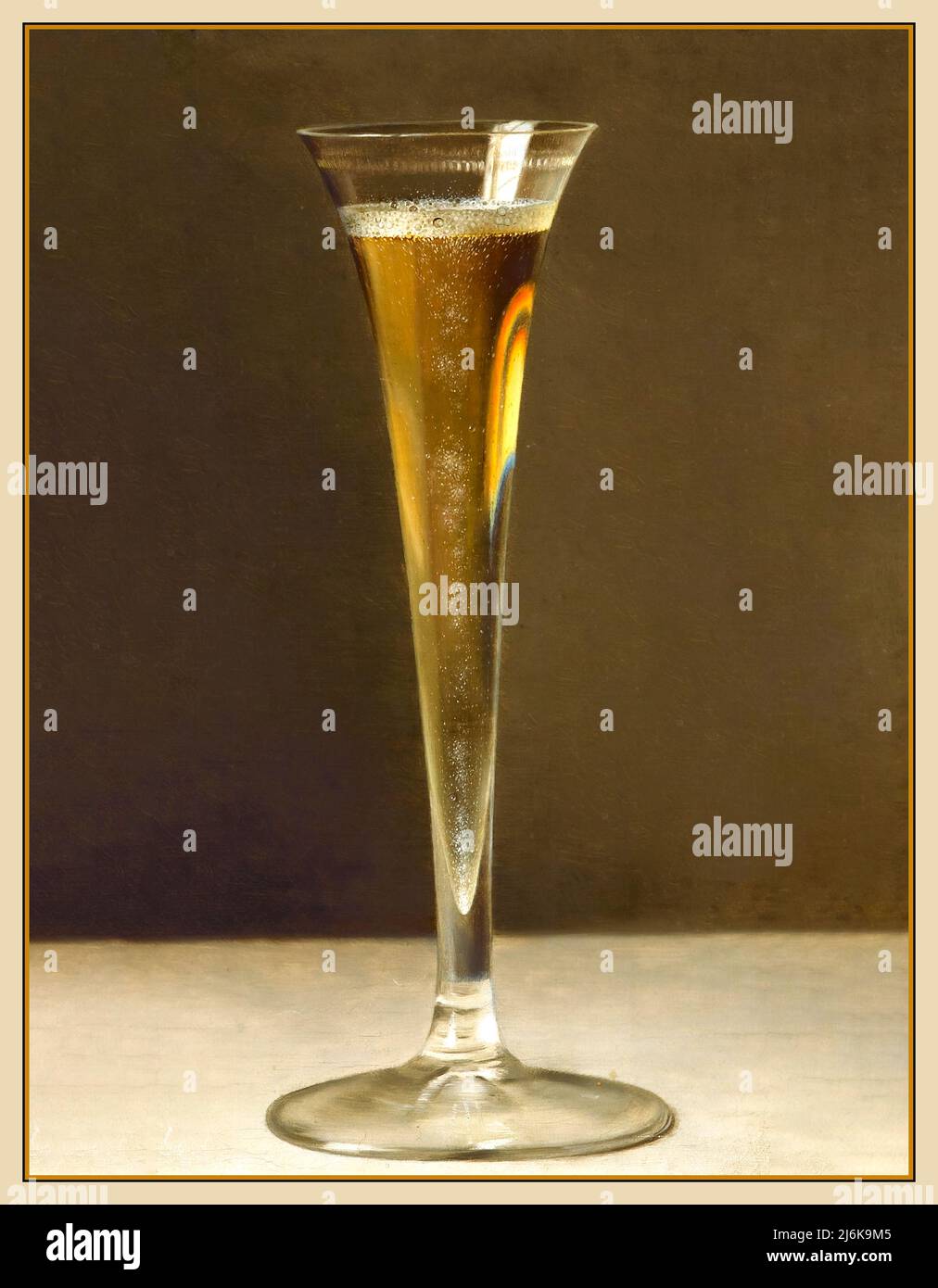 Vintage Champagner Glas Archivgemälde 1874 Öl auf Leinwand auf Karton von Künstler Emile Preyer montiert. Frisch gegossenes Glas Champagner mit Blasen auf schlichter Tischdecke. Stockfoto